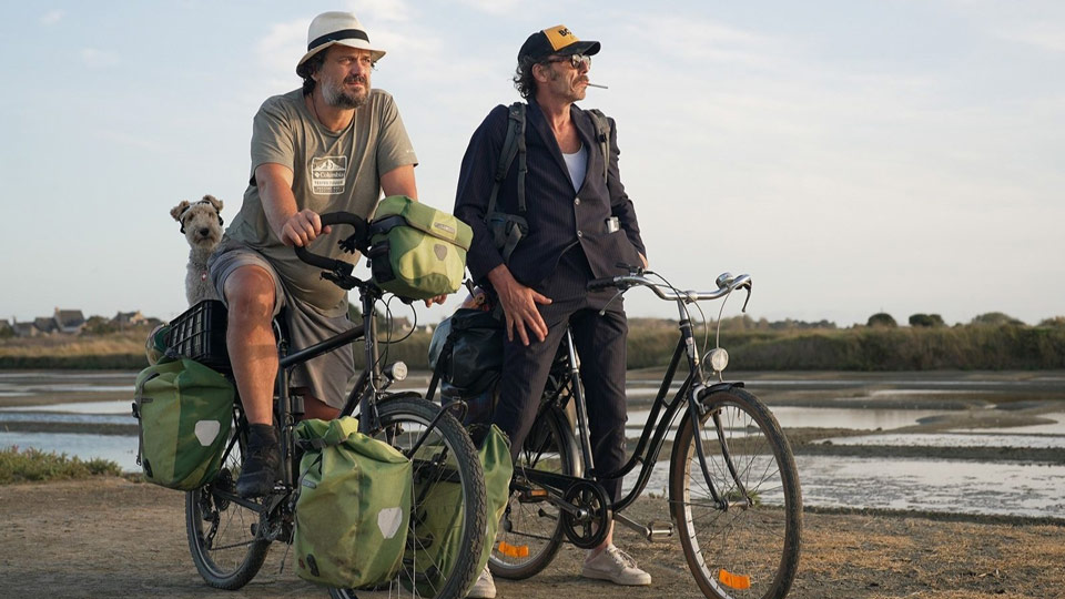 « À bicyclette ! »