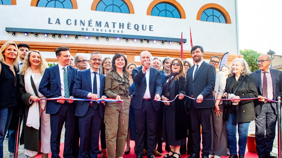Réouverture de la Cinémathèque par le maire de Toulouse Jean-Luc Moudenc accompagné notamment de la présidente de la Région Occitanie Carole Delga, de la présidente de la Cinémathèque Agnès Jaoui, du directeur délégué Franck Loiret et du président du CNC Gaëtan Bruel